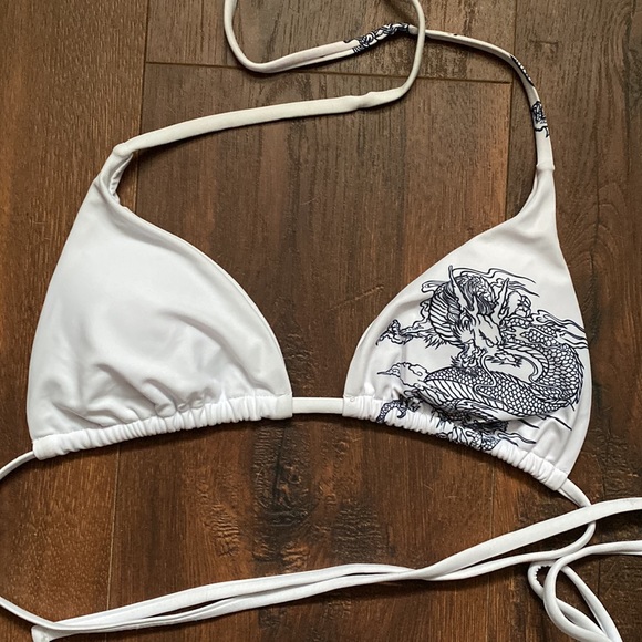 Cheeky White Bikini - Picture 5 of 6